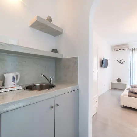 Kelly & Апарт-отель Науса