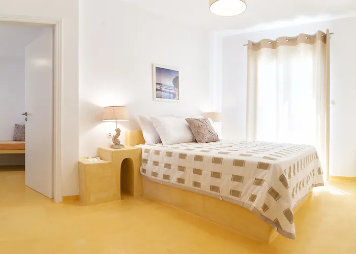 Kelly & Lägenhetshotell Naousa